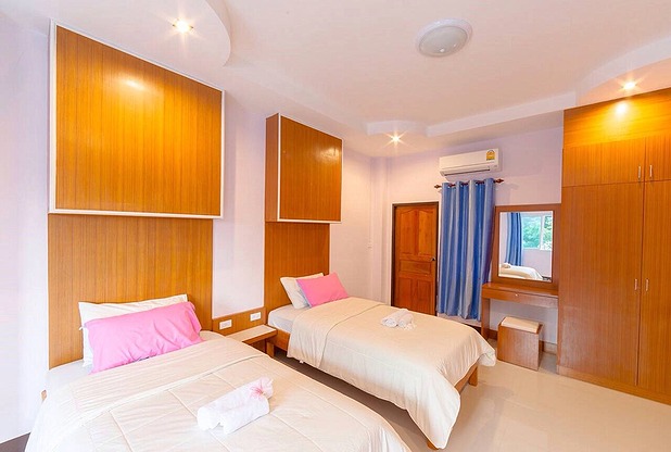 1 Bed Condo — photo 2