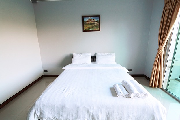 Condo — photo 1