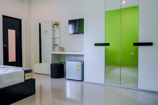 1 Bed Condo — photo 2
