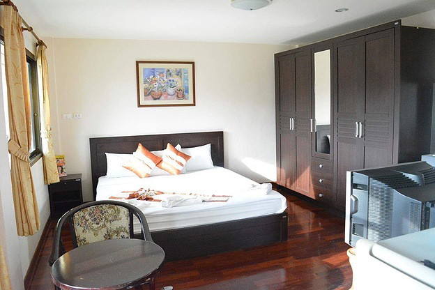 1 Bed Condo — photo 2