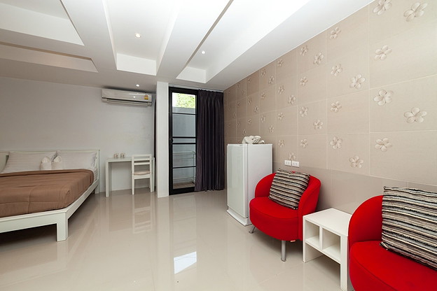 1 Bed Condo — photo 1