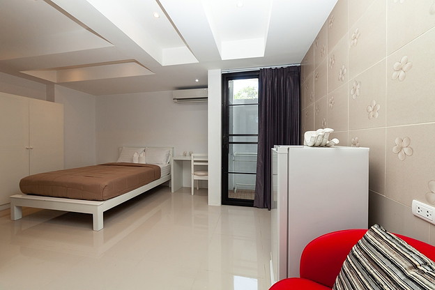 1 Bed Condo — photo 2