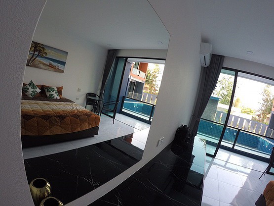 1 Bed Condo — photo 2