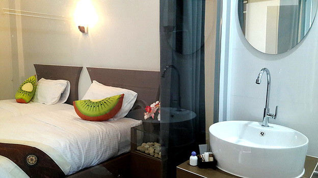 1 Bed Condo — photo 2