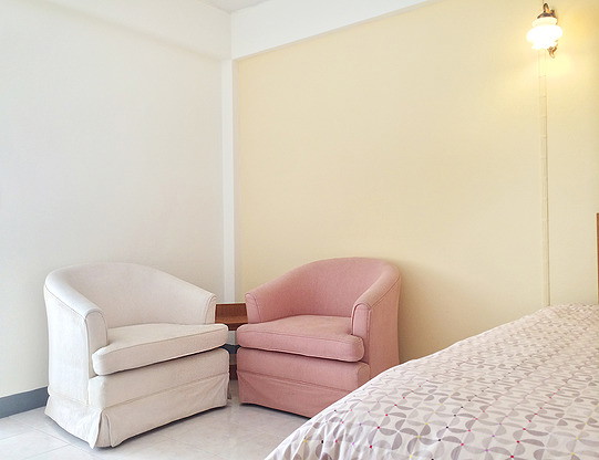 Condo · Huai Khwang, bangkok — photo 2