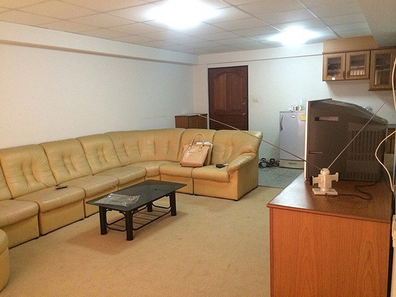1 Bed Condo · Huai Khwang, bangkok — photo 2