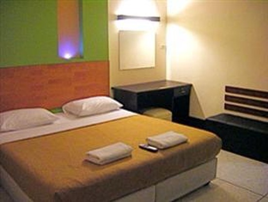 1 Bed Condo — photo 2