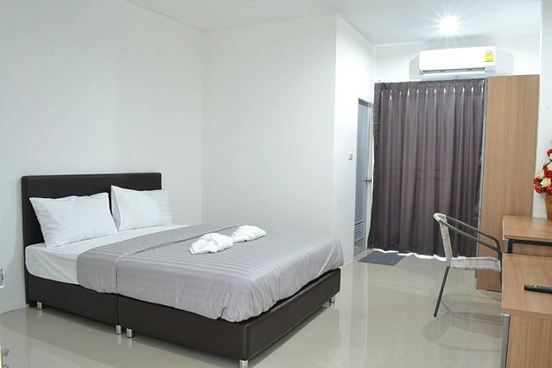 1 Bed Condo — photo 2