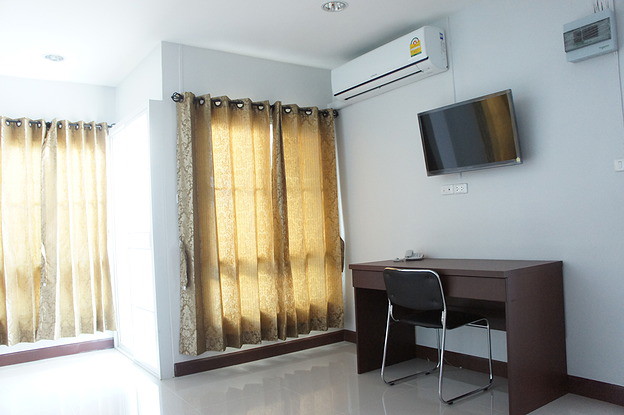1 Bed Condo — photo 2