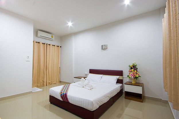 1 Bed Condo — photo 4