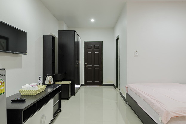 1 Bed Condo — photo 2
