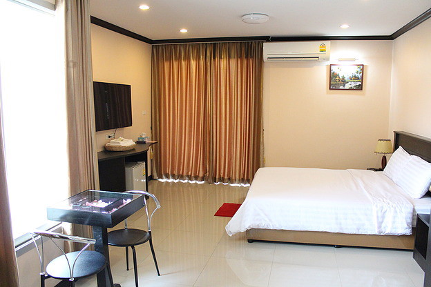 1 Bed Condo — photo 3