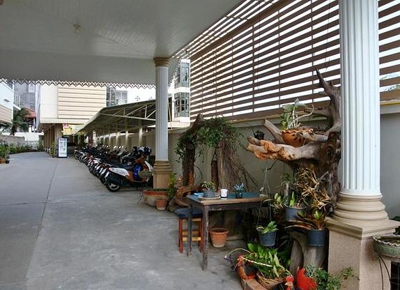 1 Bed Condo — photo 2