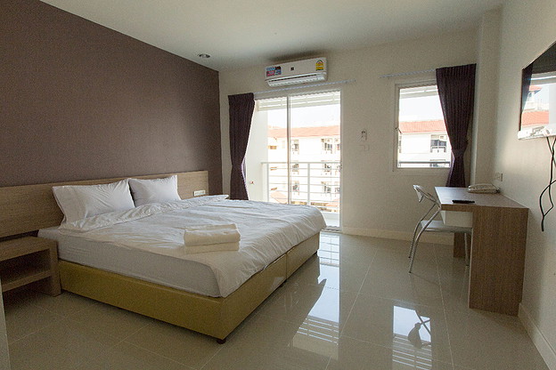 1 Bed Condo — photo 4