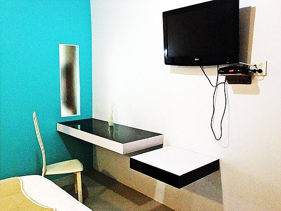 1 Bed Condo — photo 2