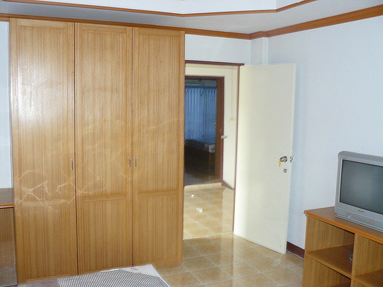 1 Bed Condo — photo 2
