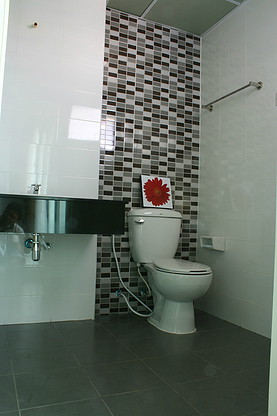 1 Bed Condo — photo 2