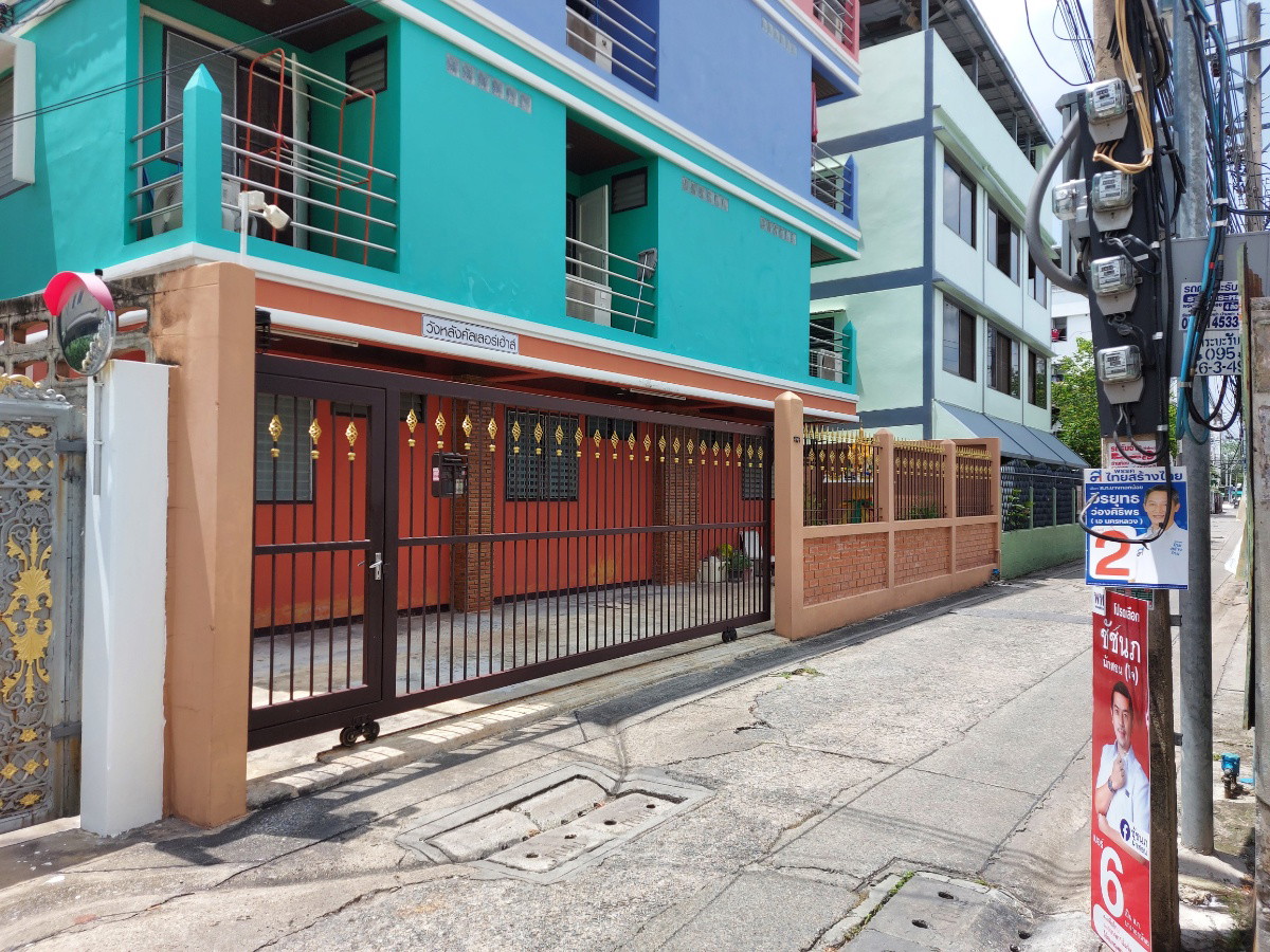 1 Bed Condo · Bangkok Noi, bangkok — photo 1
