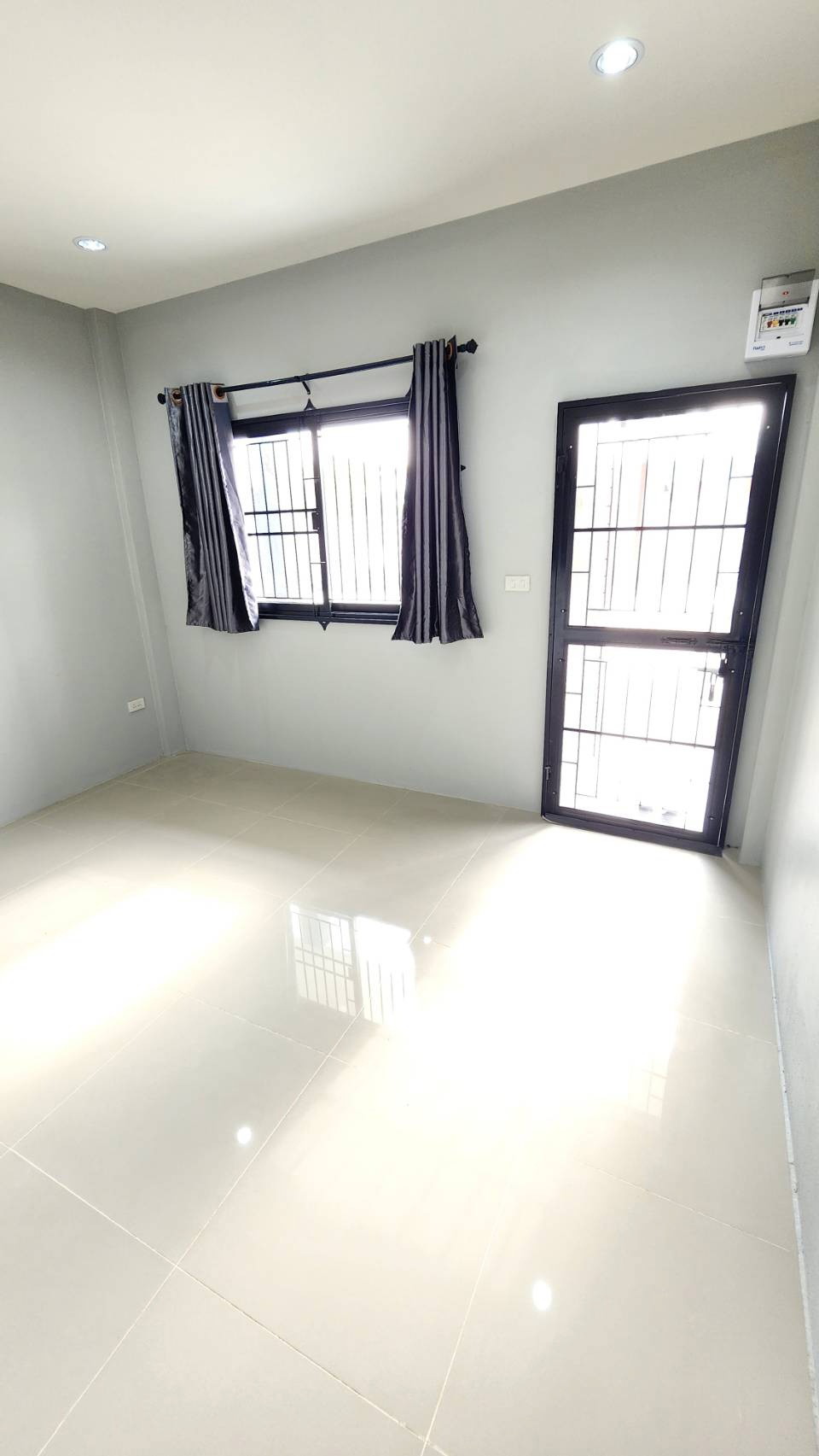 1 Bed Condo — photo 3