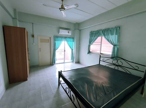 1 Bed Condo — photo 3