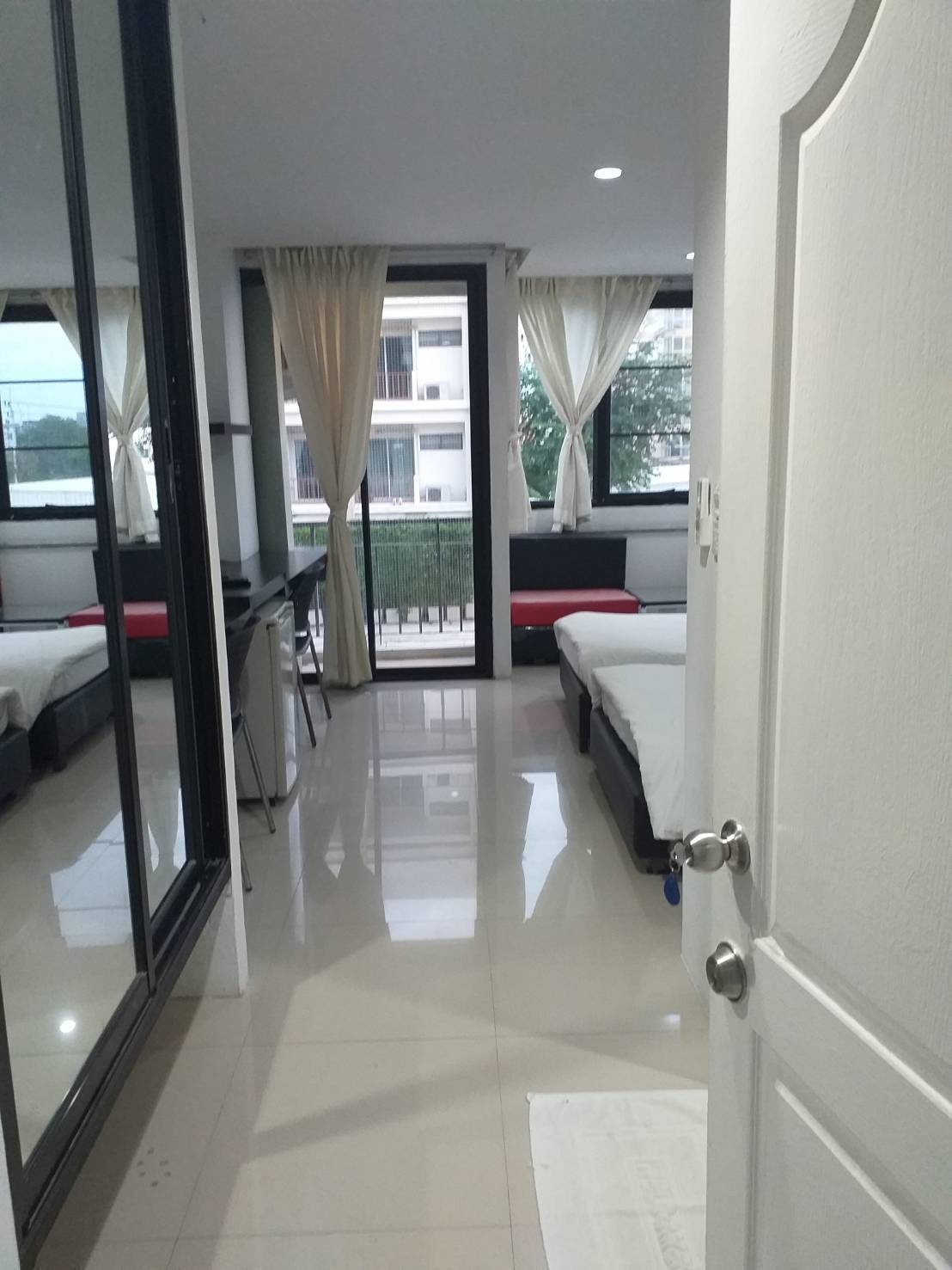 Condo — photo 2