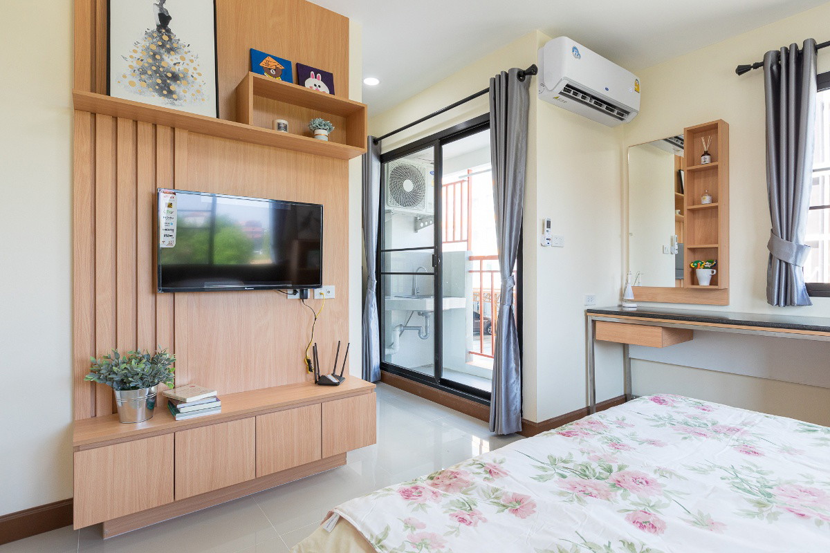 1 Bed Condo — photo 2