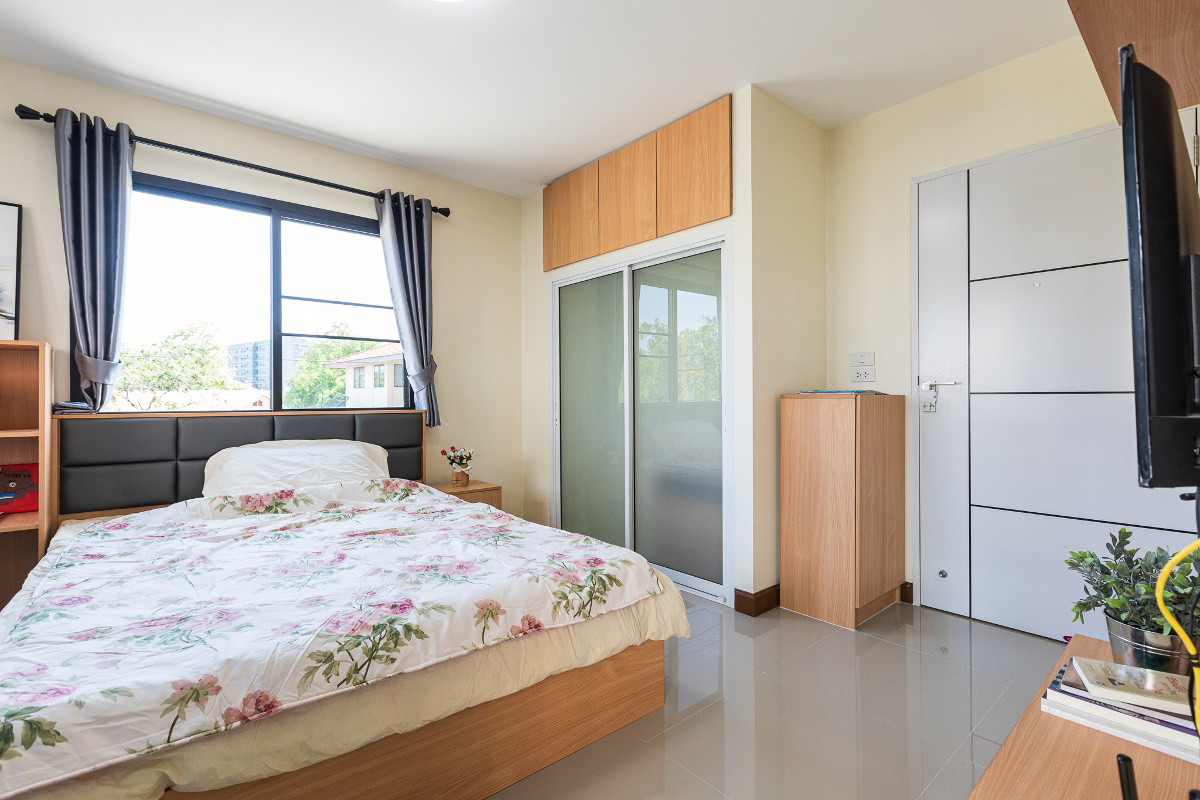 1 Bed Condo — photo 5