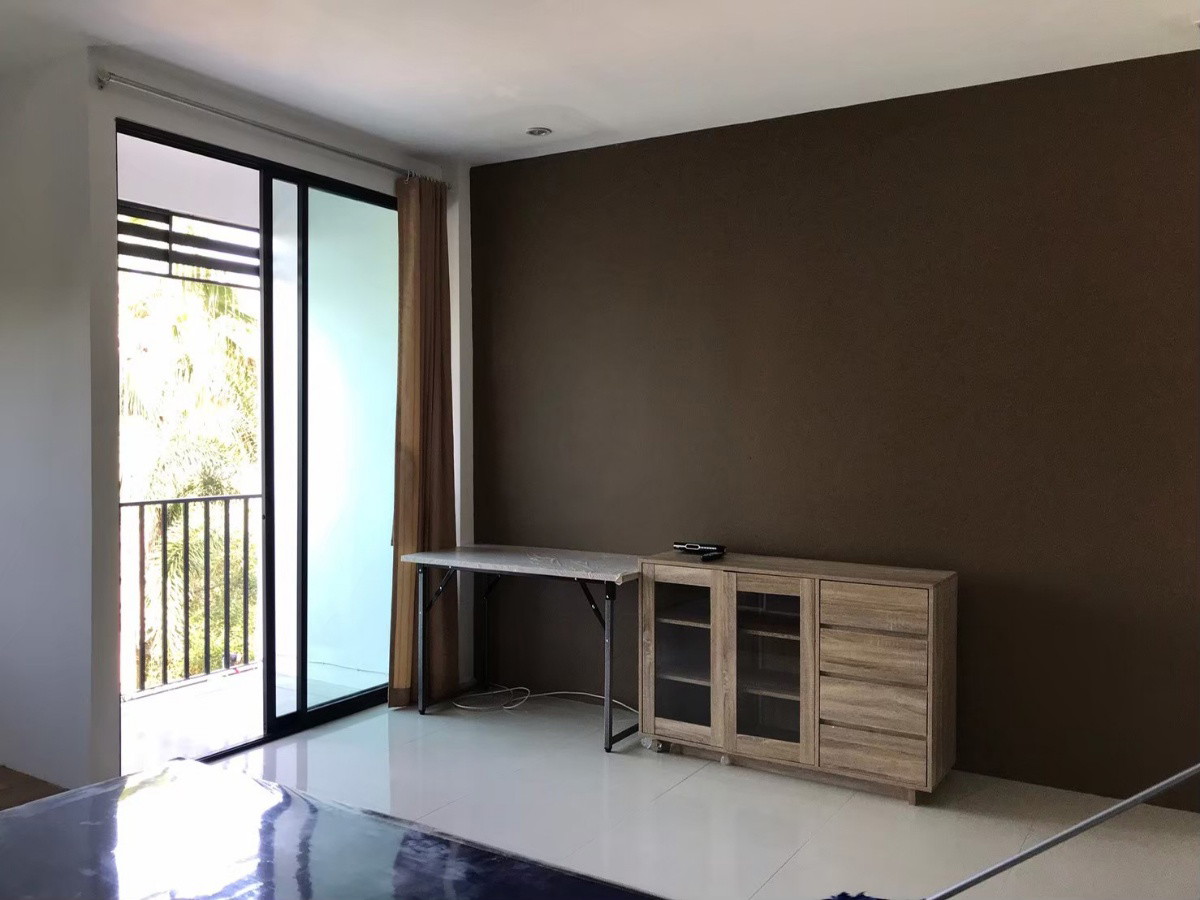 1 Bed Condo — photo 2