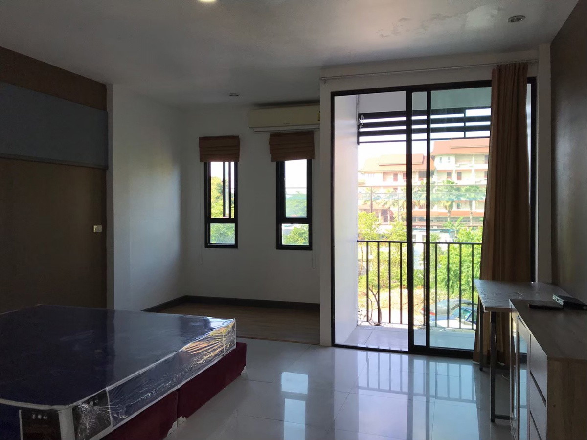 1 Bed Condo — photo 4
