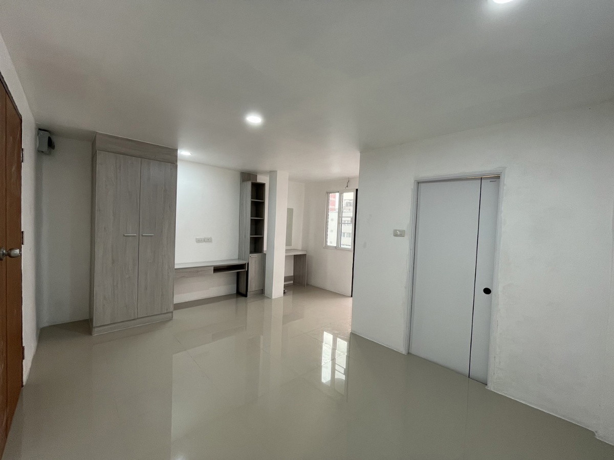 Condo · Huai Khwang, bangkok — photo 5