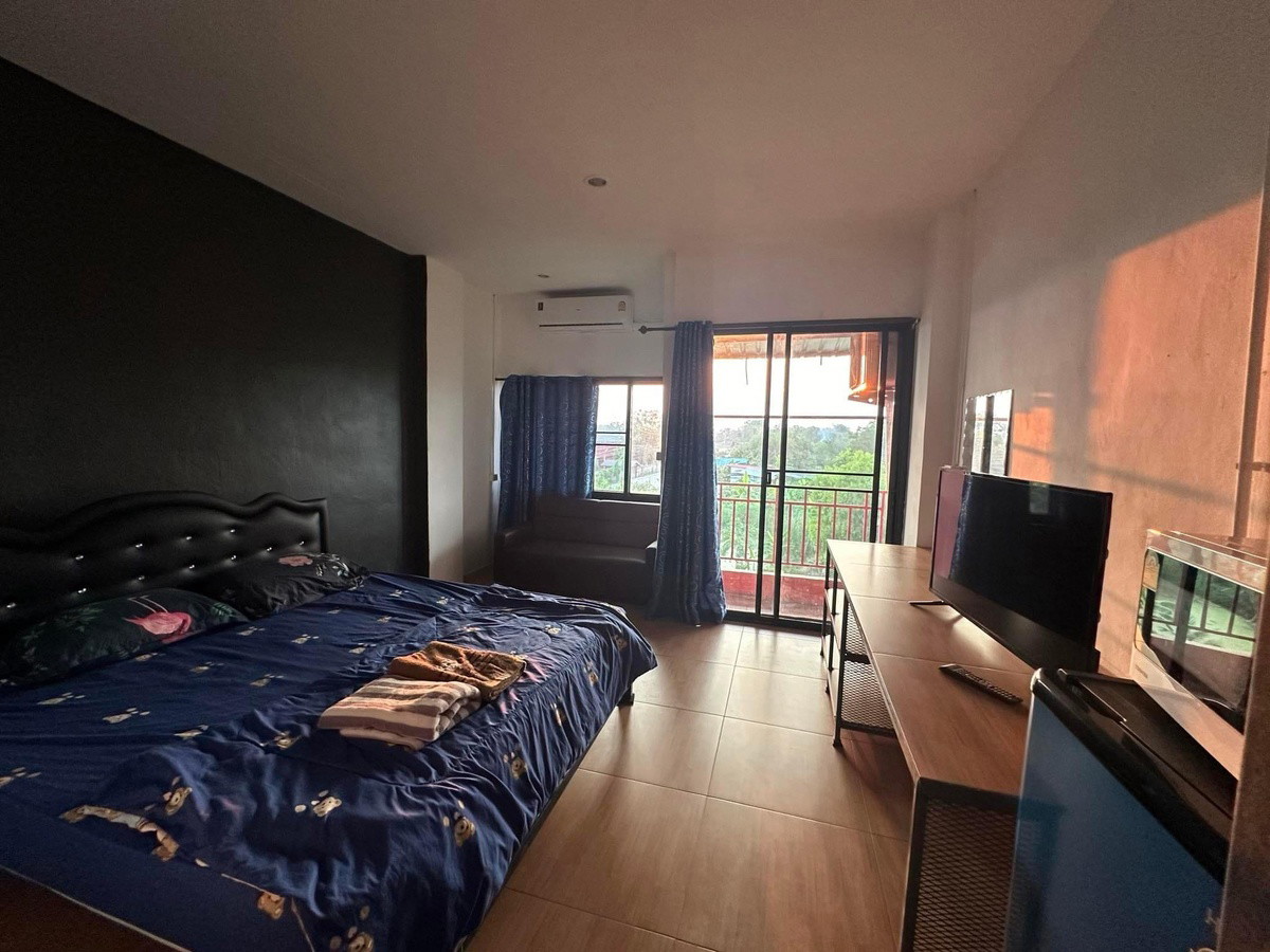 1 Bed Condo — photo 3