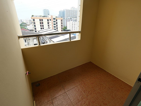 1 Bed Condo · Huai Khwang, bangkok — photo 2