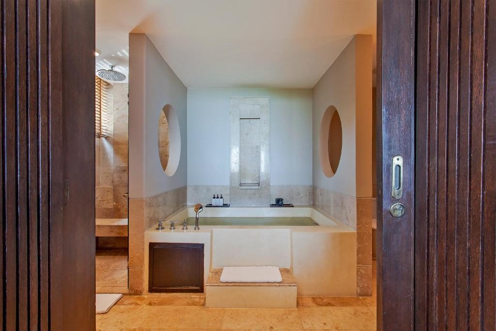 1 Bed Condo — photo 4