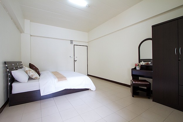 Condo · Huai Khwang, bangkok — photo 2
