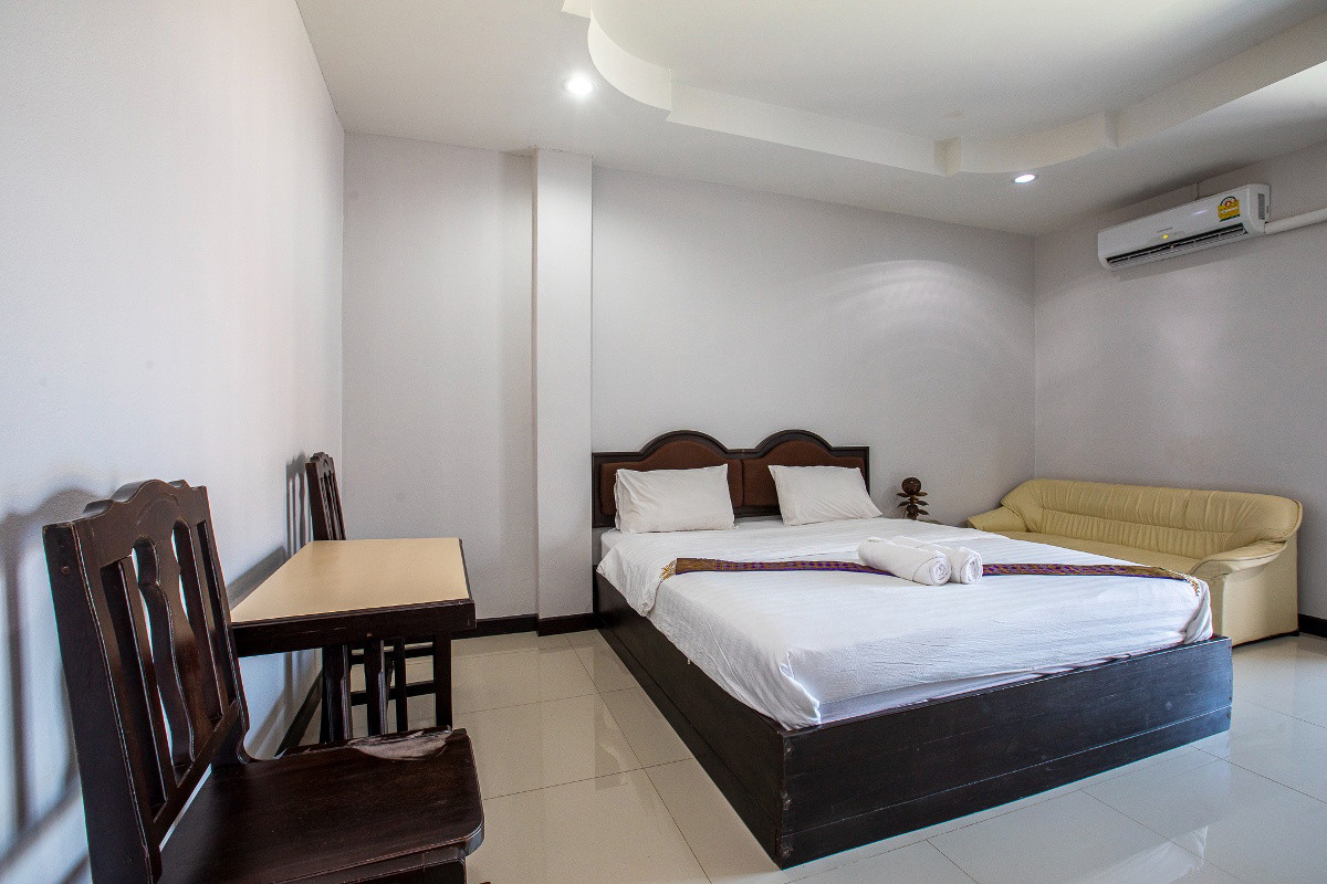 1 Bed Condo — photo 2