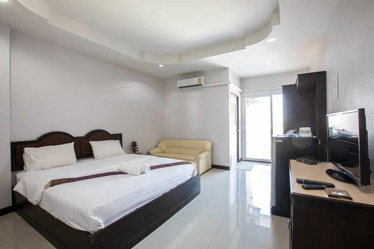 1 Bed Condo — photo 1