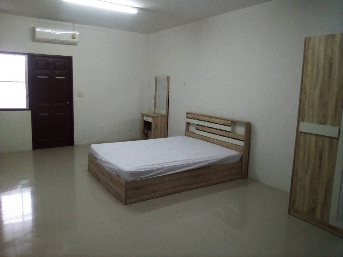 1 Bed Condo — photo 1