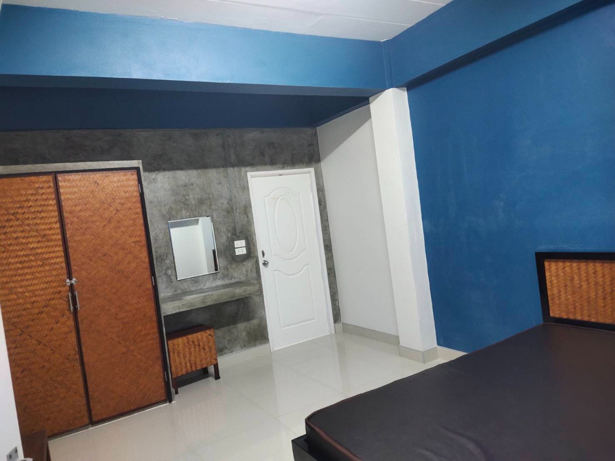1 Bed Condo — photo 3