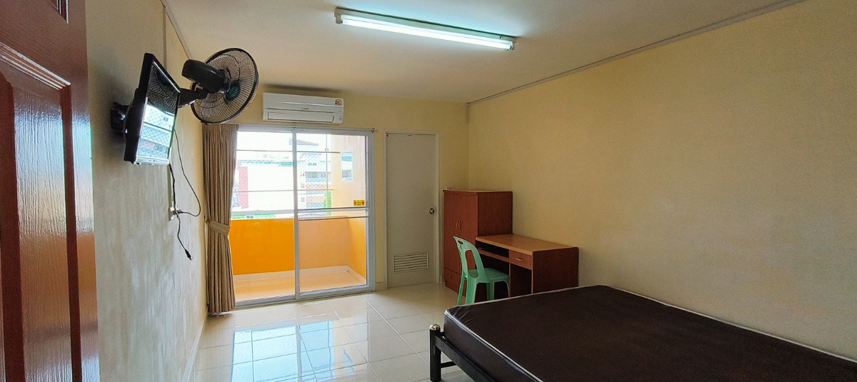1 Bed Condo — photo 4