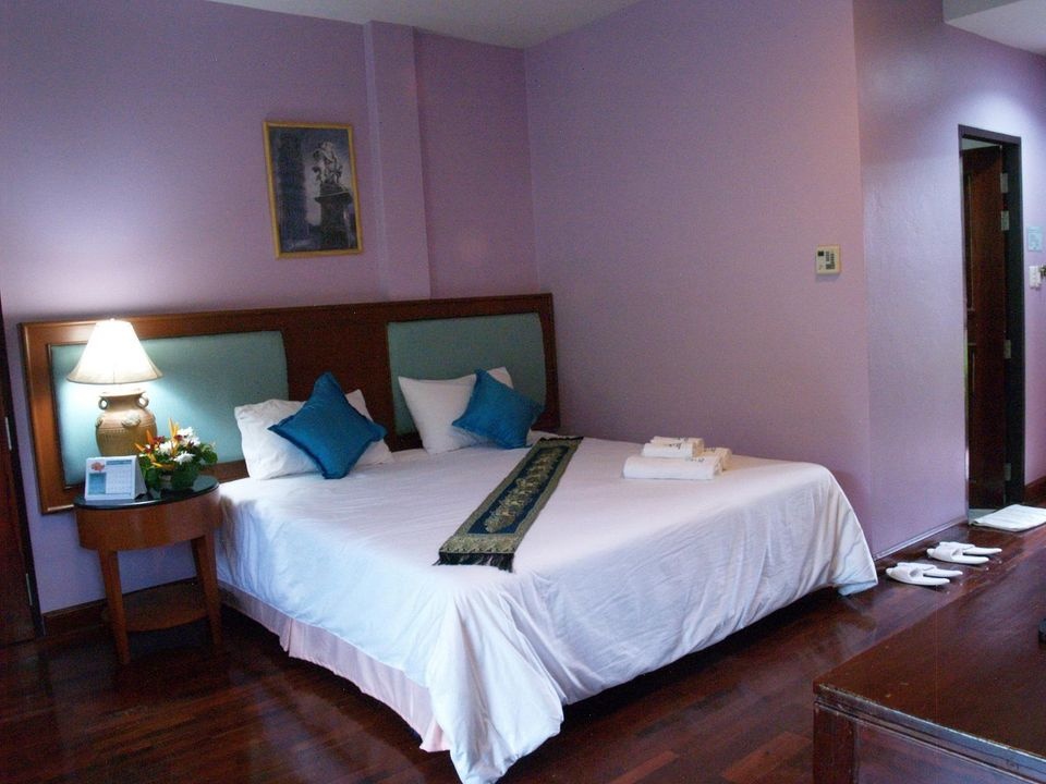 1 Bed Condo — photo 1