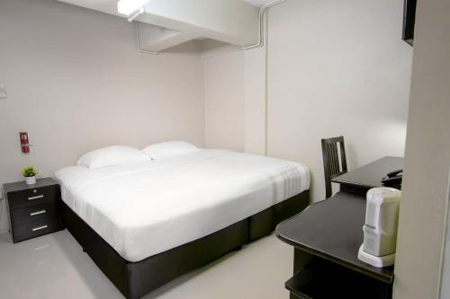 1 Bed Condo · Sathon, bangkok — photo 2