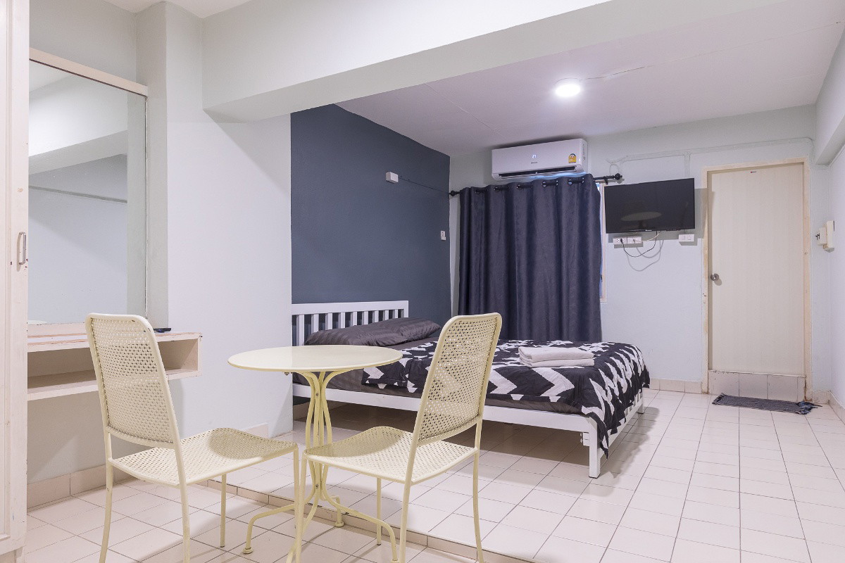 Condo · Wang Thonglang, bangkok — photo 1