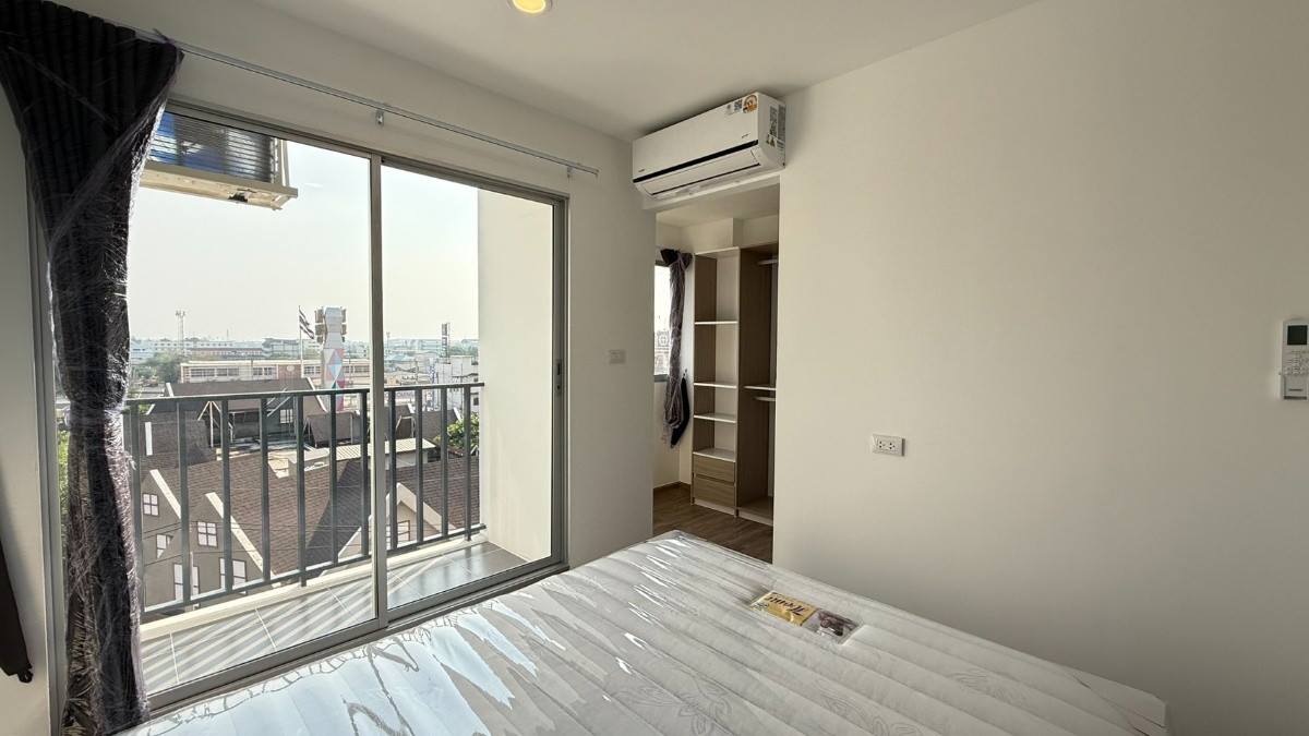 1 Bed Condo — photo 3