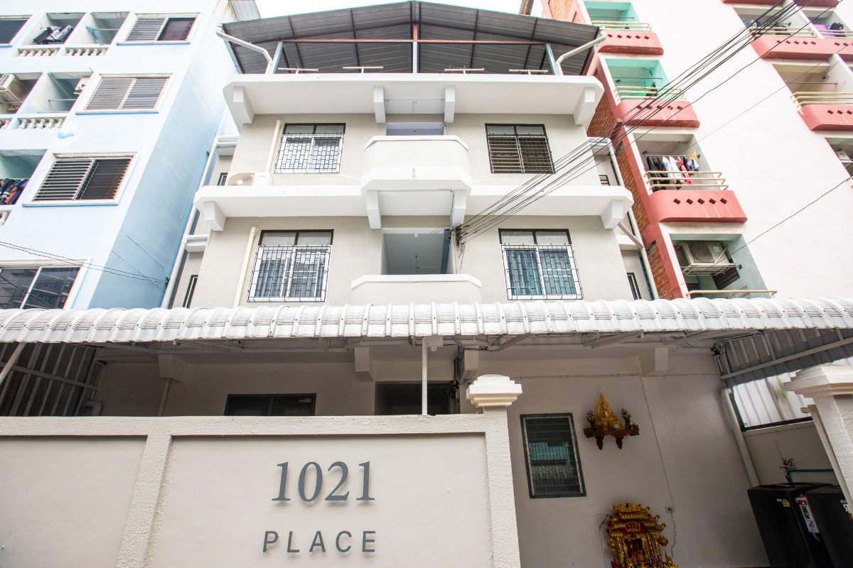 Condo · Huai Khwang, bangkok — photo 1