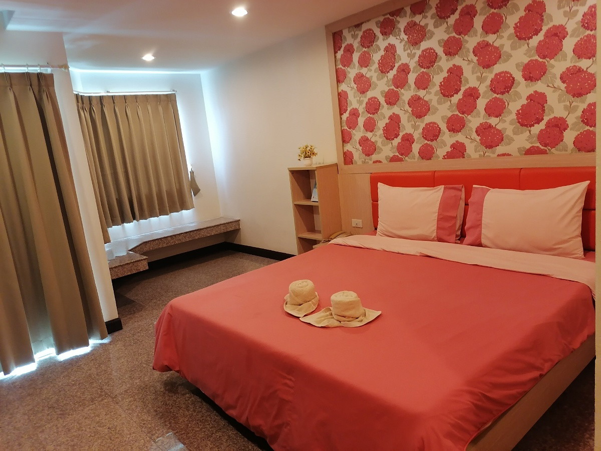 1 Bed Condo — photo 3