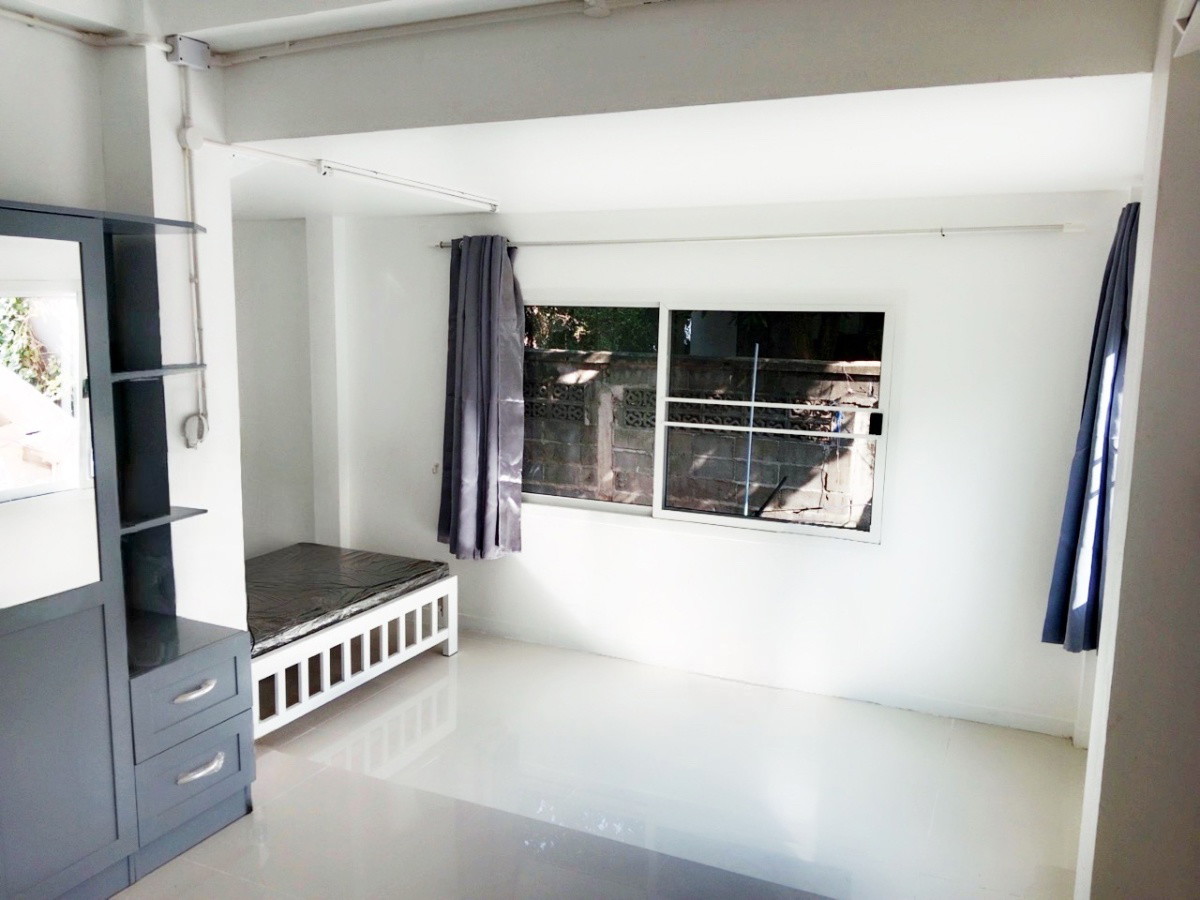 Condo · Huai Khwang, bangkok — photo 1