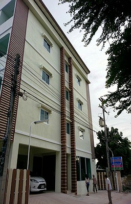 Condo — photo 1