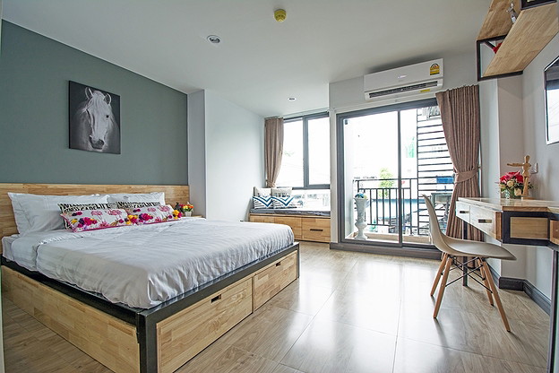 Condo · Huai Khwang, bangkok — photo 1