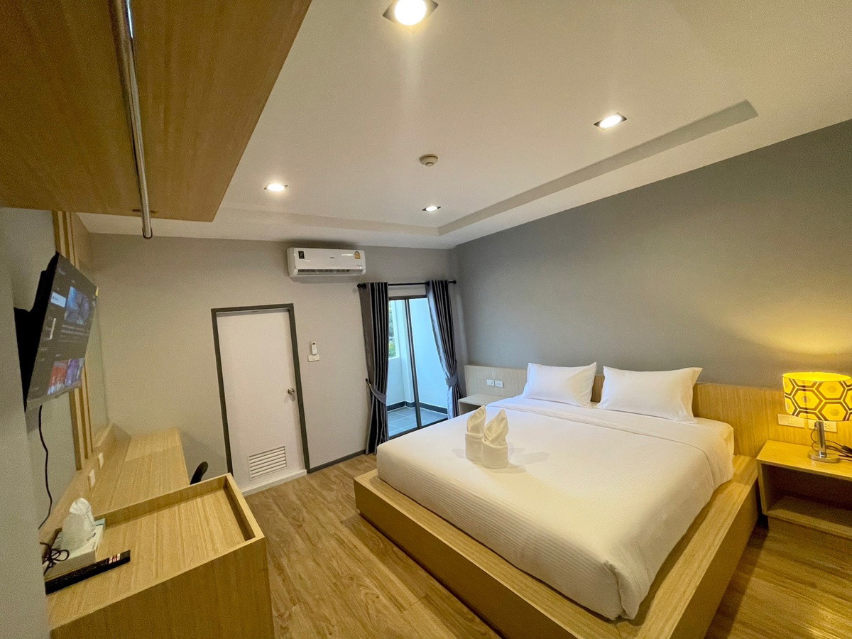 1 Bed Condo — photo 1