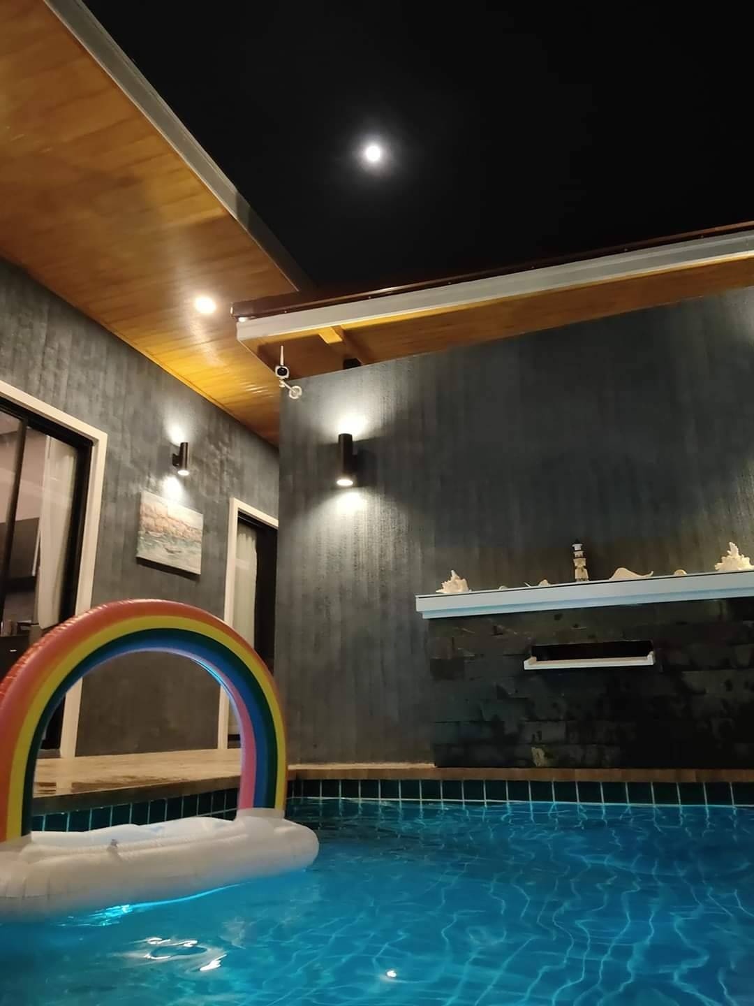 1 Bed Condo — photo 1
